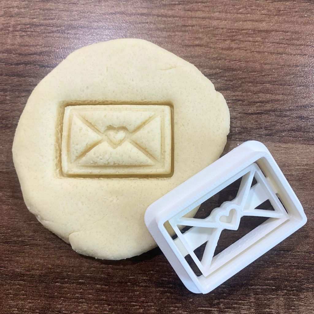 Liebesbotschaft Ausstechform für Hunde | Briefumschlag mit Herz | Backzubehör für Hundekekse – Bild 4