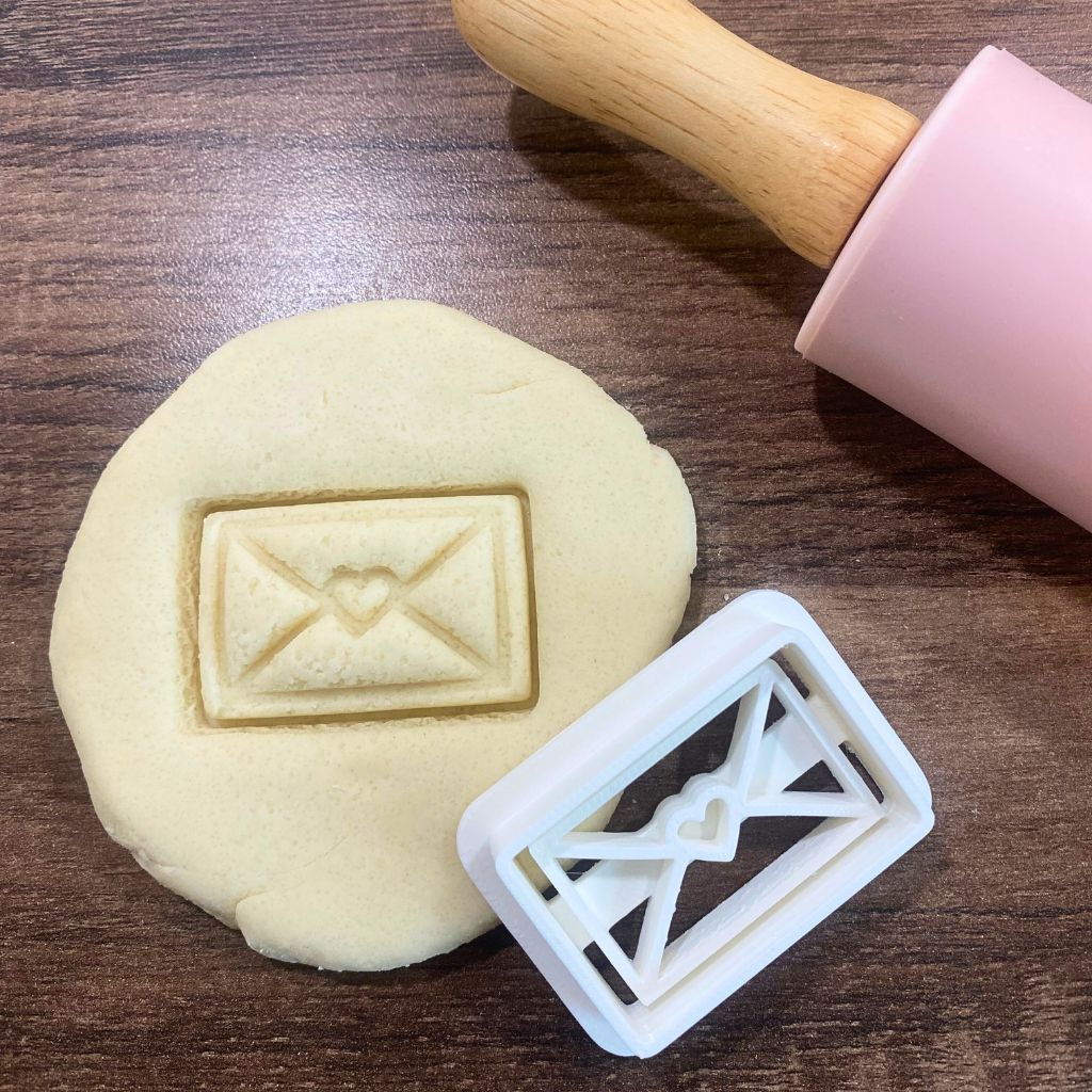 Liebesbotschaft Ausstechform für Hunde | Briefumschlag mit Herz | Backzubehör für Hundekekse – Bild 5