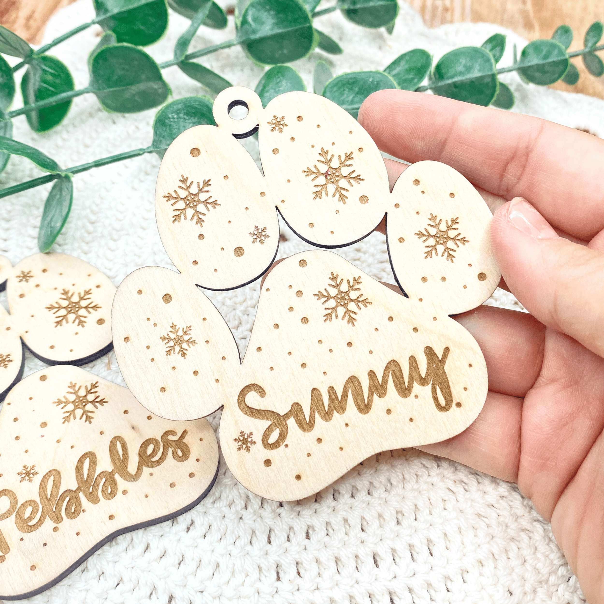 Christbaumkugel Pfote Hund Katze – Weihnachtsornament Haustier Weihnachten Holz Anhänger mit Name Weihnachtsbaumkugel Christbaumschmuck – Bild 4