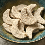 Hundekeks Rezept mit Birne und Kokosjoghurt