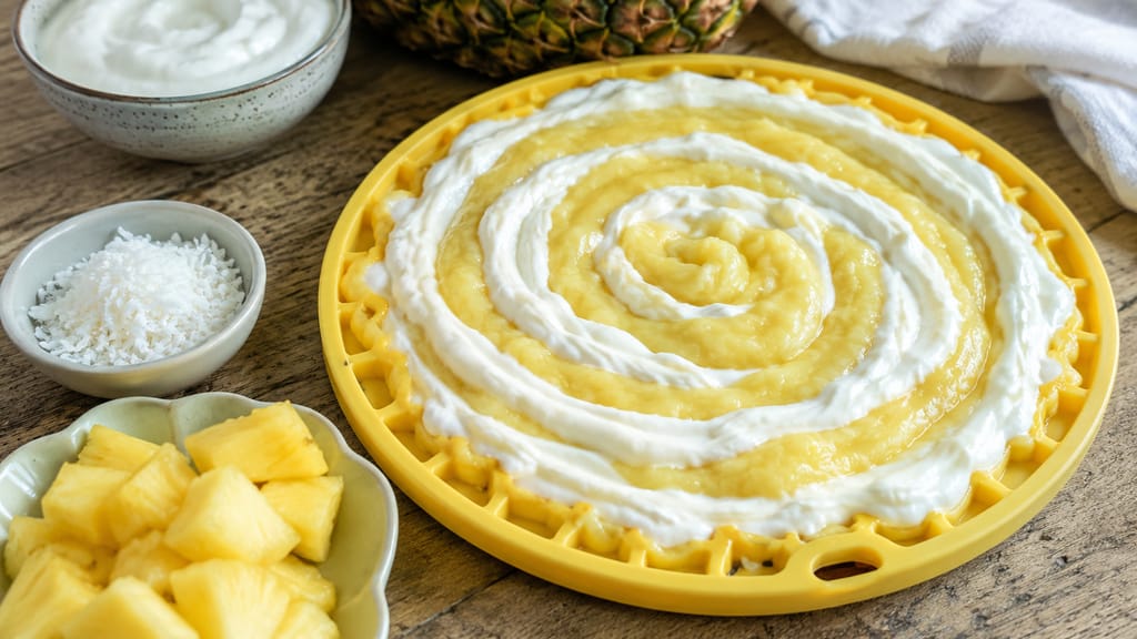 Schleckmatten-Rezept für Hunde mit Ananas, Joghurt und Kokos