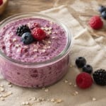 Hunde-Smoothie mit Waldbeeren, Joghurt und Buchweizen