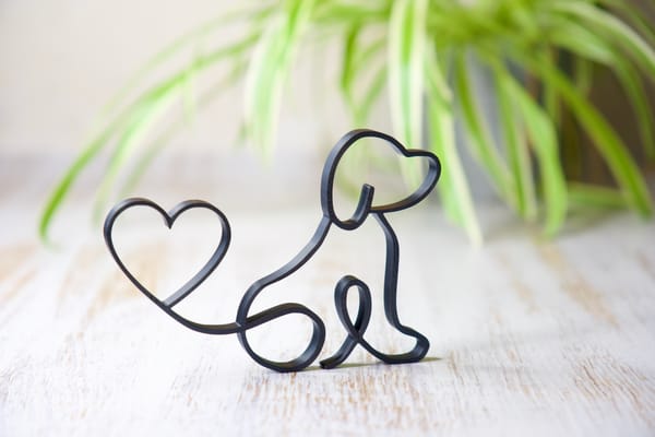 Hundeliebe - Deko-Skulptur - Elegantes Design für Hundefreunde - Line Art Deko-Hundefigur